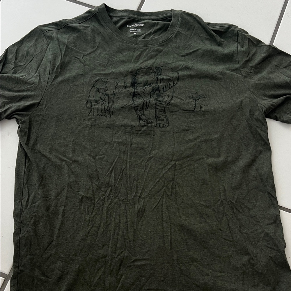 Banana Republic Men's Dark Olive Crewneck Tee with Elephant Graphic